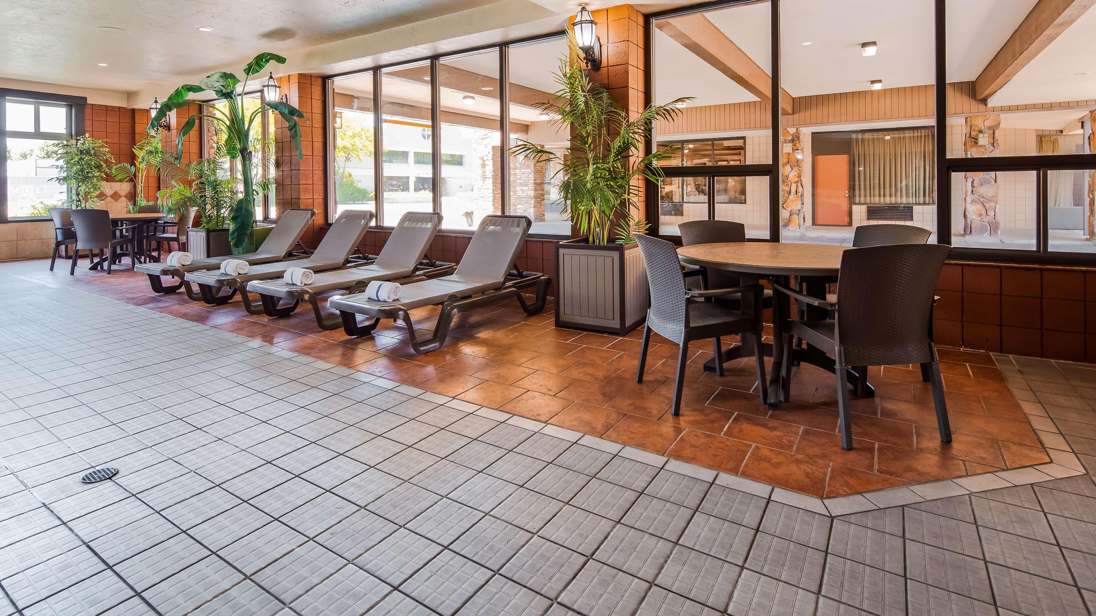 Best Western Plus Weston Inn Logan Exterior foto